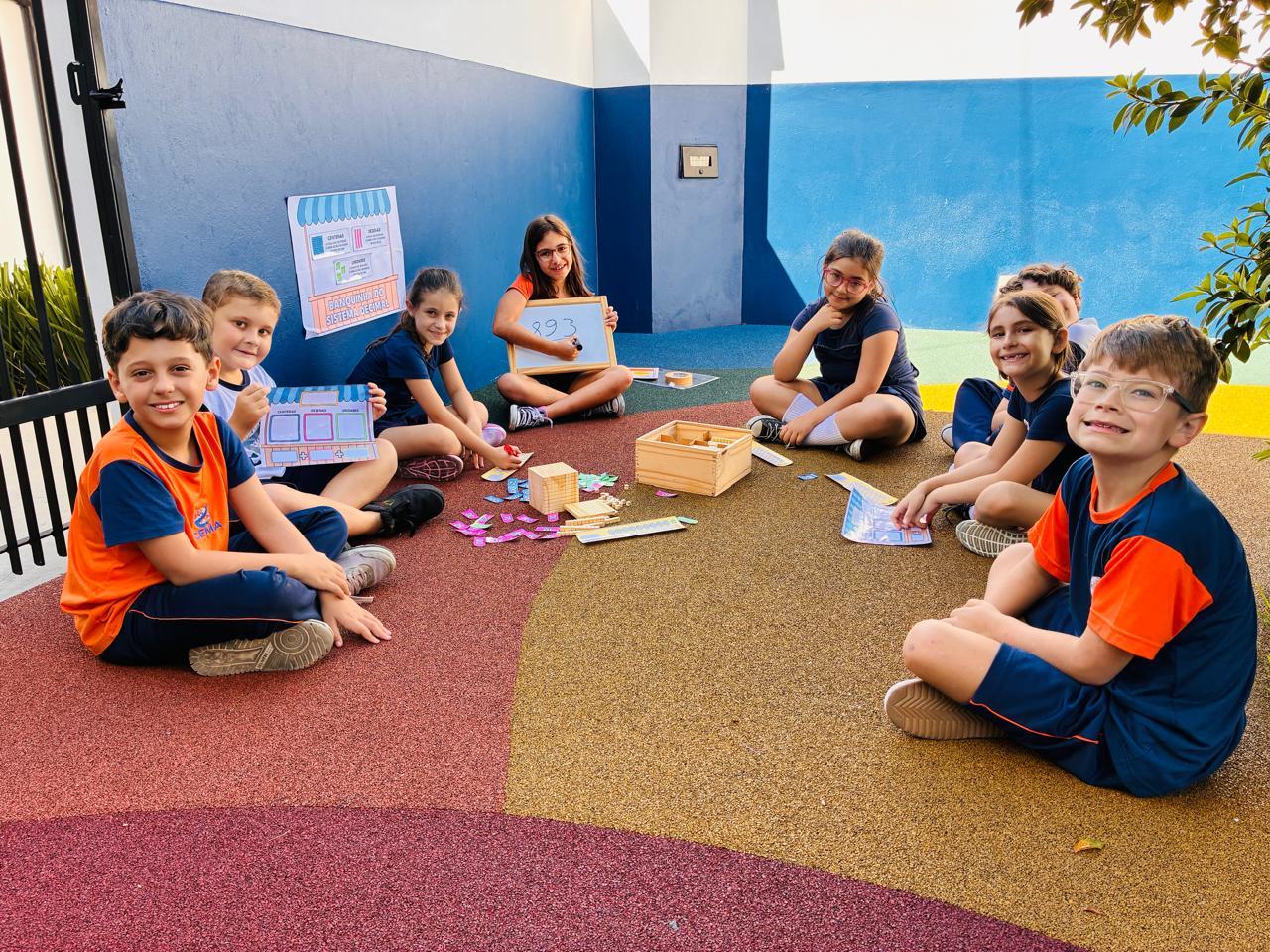 Aprendendo a decomposição dos números com o material dourado